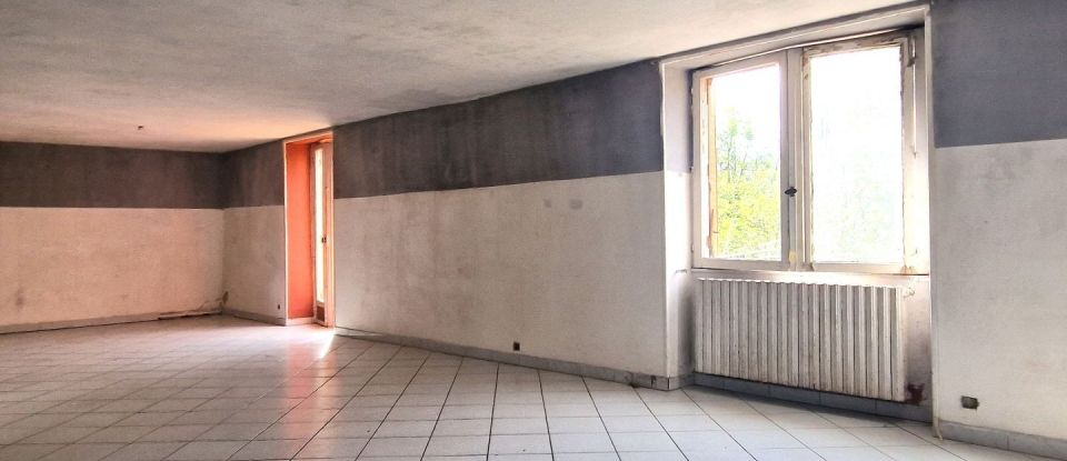 House 7 rooms of 173 m² in Thiers (63300)
