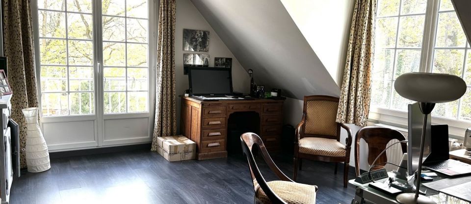 Traditional house 9 rooms of 270 m² in Dampierre-en-Yvelines (78720)