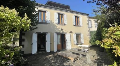 Mansion 8 rooms of 265 m² in Volvic (63530)