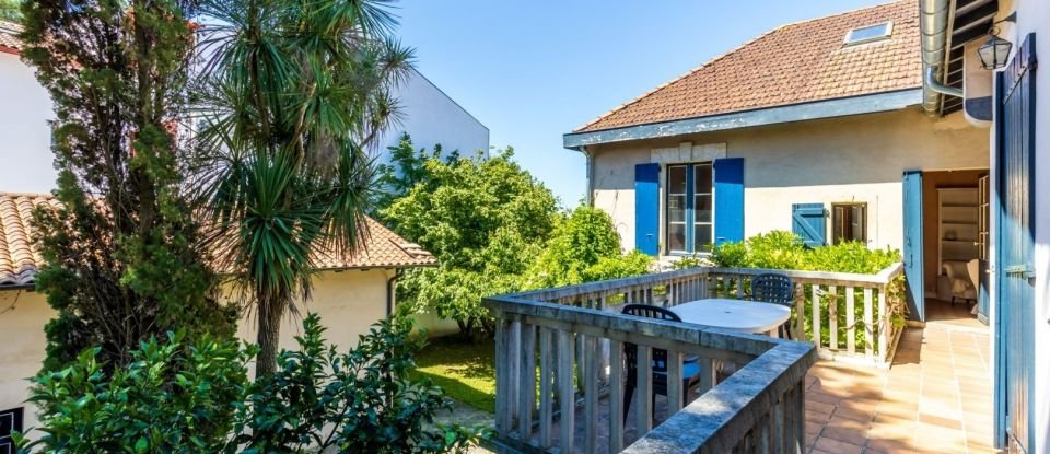 House 8 rooms of 311 m² in Hendaye (64700)