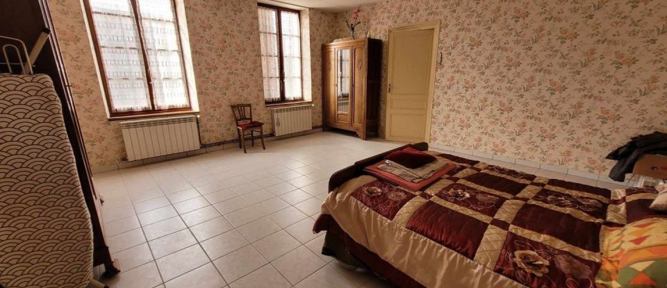Maison 3 pièces de 178 m² à Saint-Ciers-sur-Gironde (33820)