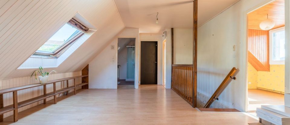 Traditional house 6 rooms of 170 m² in Brussieu (69690)