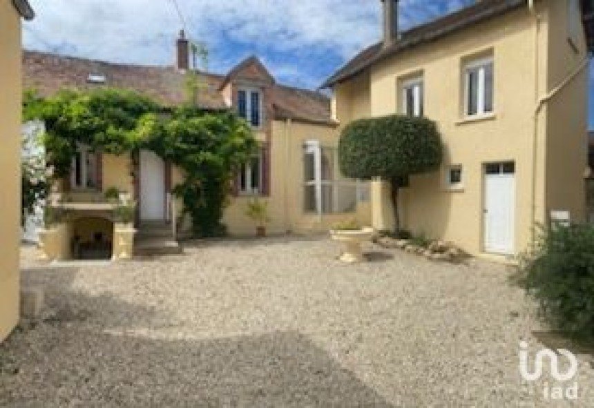 House 6 rooms of 140 m² in Saint-Martin-du-Tertre (89100)