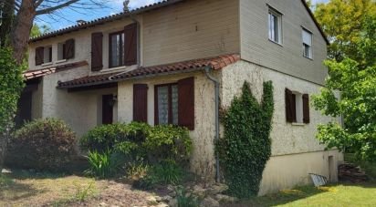 House 6 rooms of 196 m² in Niort (79000)