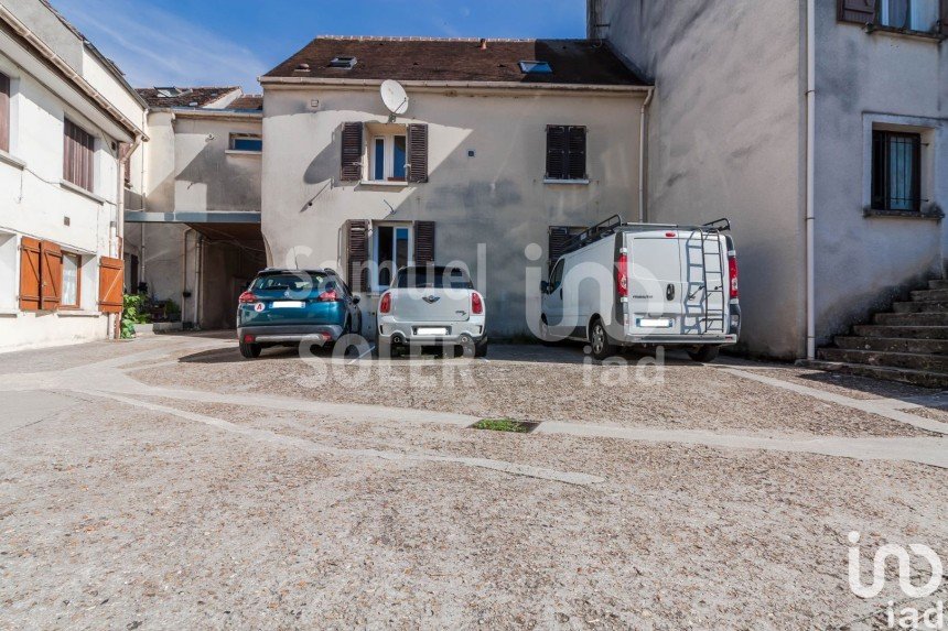 Parking of 20 m² in Guignes (77390)