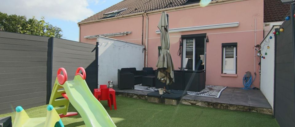 House 4 rooms of 82 m² in Nandy (77176)