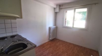 Apartment 1 room of 12 m² in Chartres (28000)