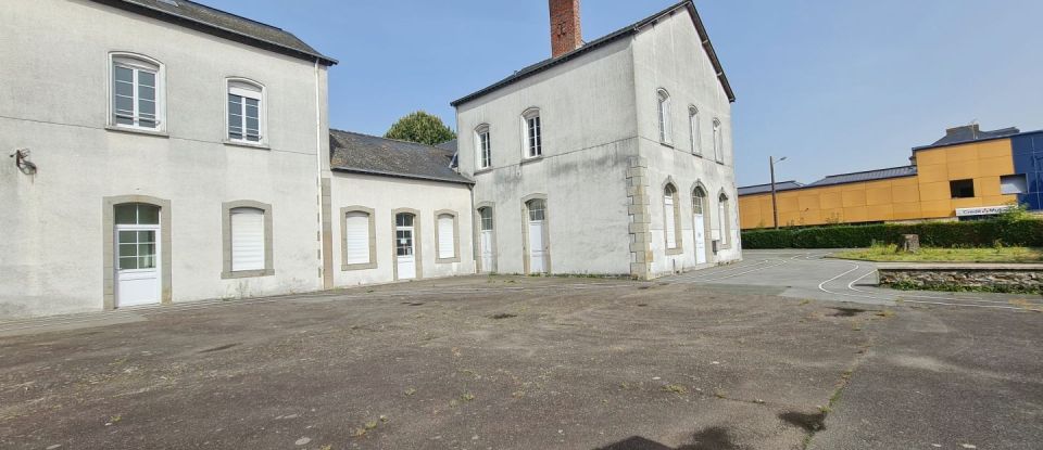 Block of flats in Mayenne (53100) of 1,847 m²