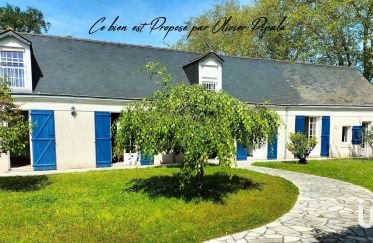 House 8 rooms of 214 m² in Loire-Authion (49800)