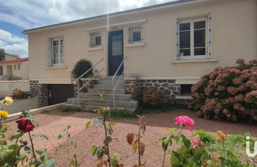 House 3 rooms of 70 m² in Fontenay-le-Comte (85200)