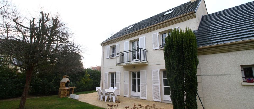 Maison 8 pièces de 166 m² à Saint-Rémy-lès-Chevreuse (78470)