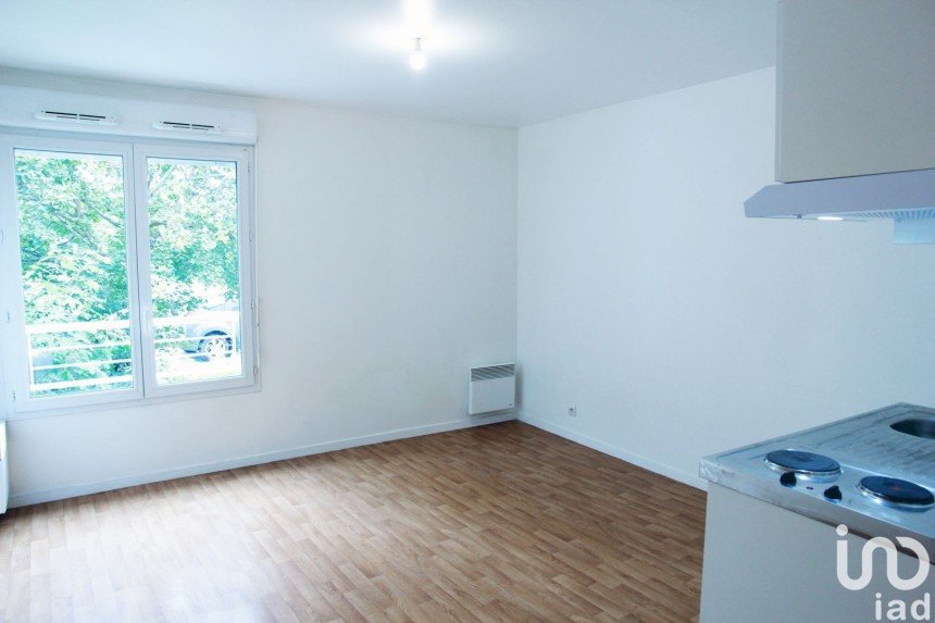 Studio 1 room of 24 m² in Corbeil-Essonnes (91100)