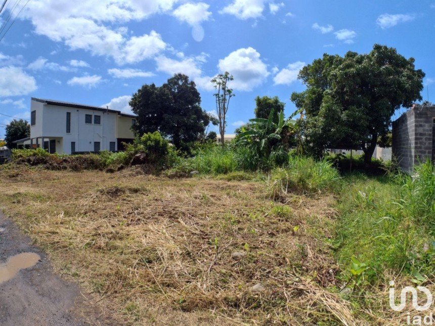 Land of 369 m² in Saint-André (97440)