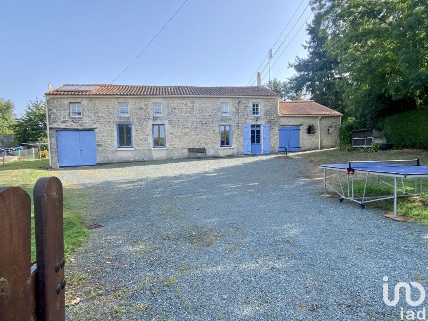 House 8 rooms of 208 m² in La Chapelle-Thémer (85210)