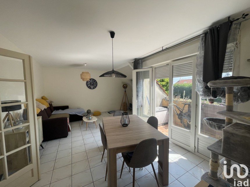 Appartement 4 pièces de 69 m² à Villeneuve-le-Roi (94290)