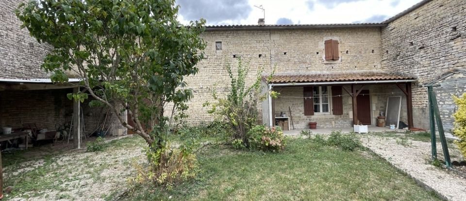 House 5 rooms of 109 m² in Brioux-sur-Boutonne (79170)