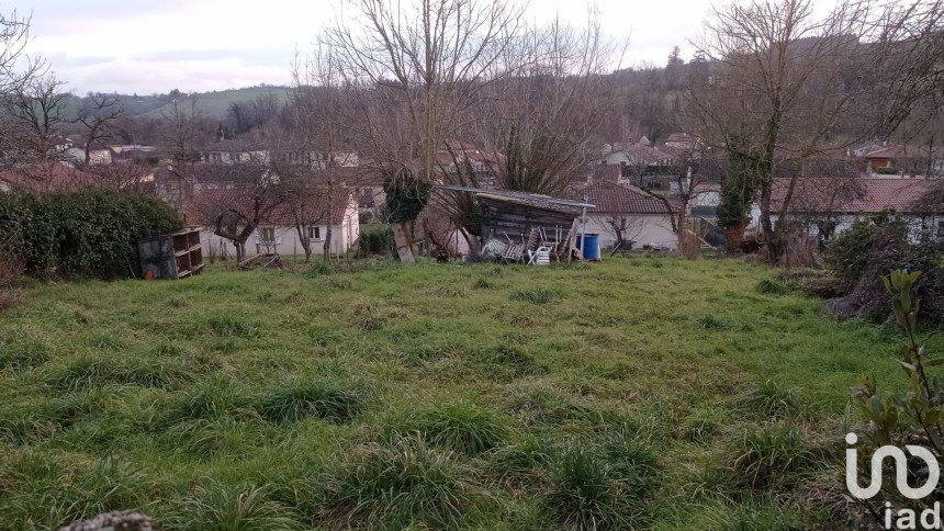 Land of 691 m² in Maurs (15600)