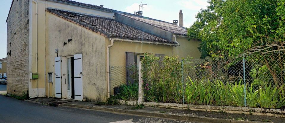 House 5 rooms of 107 m² in Paizay-Naudouin-Embourie (16240)