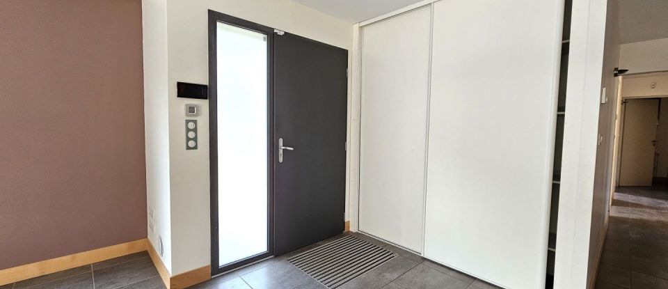 House 5 rooms of 120 m² in Saint-Caprais-de-Bordeaux (33880)