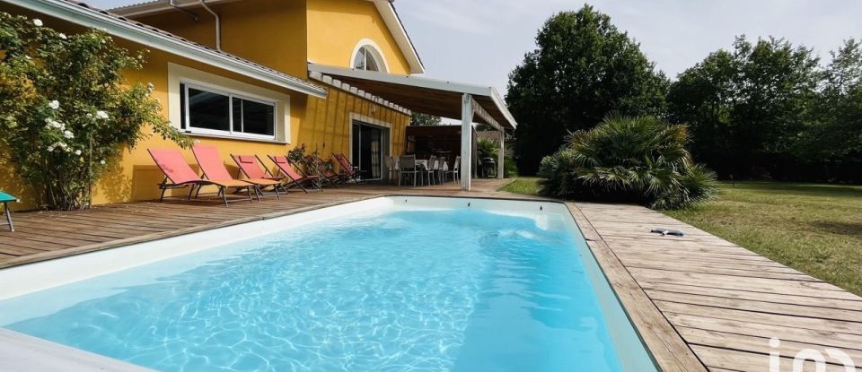 House 6 rooms of 154 m² in Naujac-sur-Mer (33990)