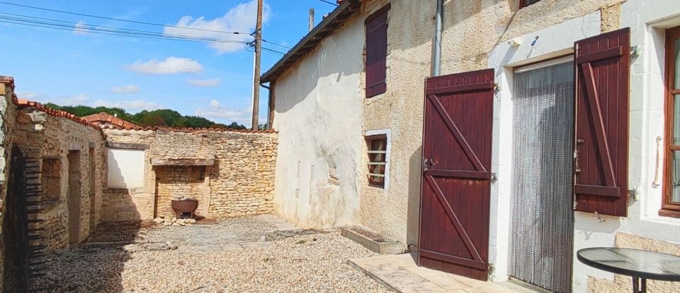 House 8 rooms of 313 m² in Saint-Gourson (16700)