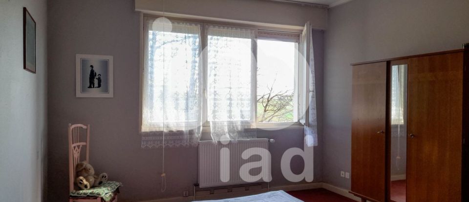House 8 rooms of 257 m² in - (03360)