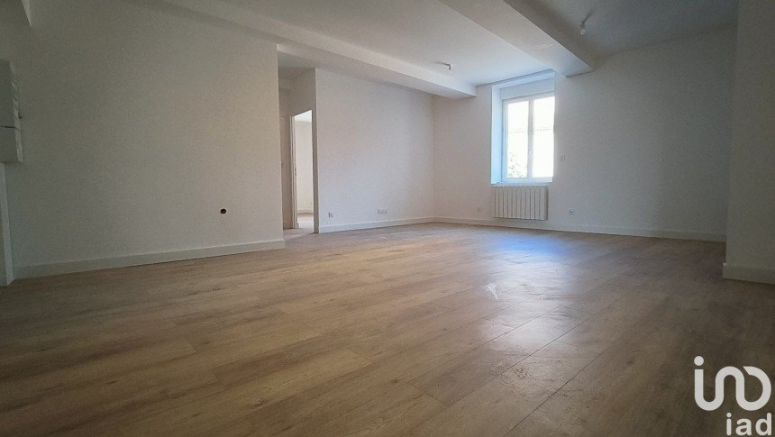 Apartment 3 rooms of 67 m² in Saint-Laurent-de-Chamousset (69930)
