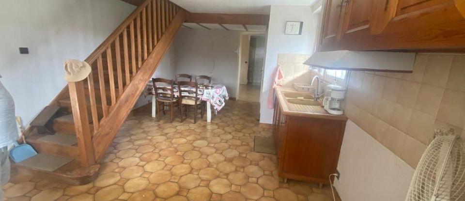 House 5 rooms of 109 m² in Bourg (33710)