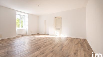 Maison 6 pièces de 240 m² à Parthenay (79200)