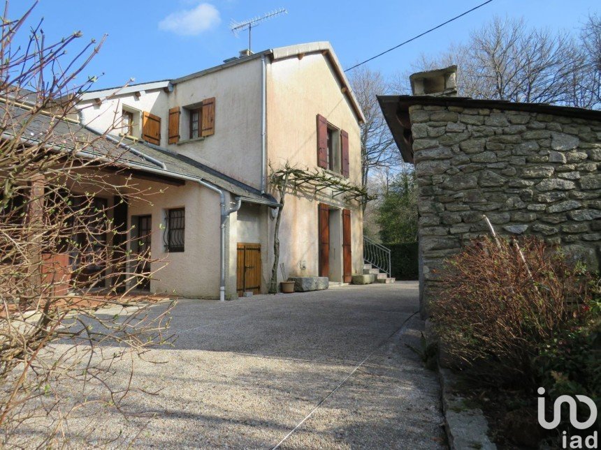 Maison 11 pièces de 260 m² à Lacrouzette (81210)