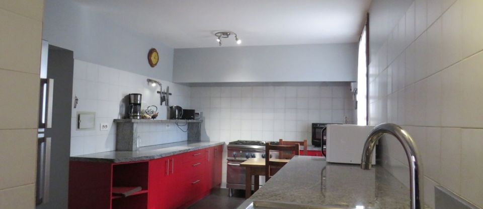 Maison 11 pièces de 260 m² à Lacrouzette (81210)