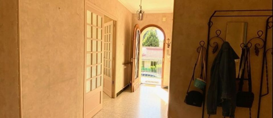 House 9 rooms of 146 m² in Nîmes (30000)