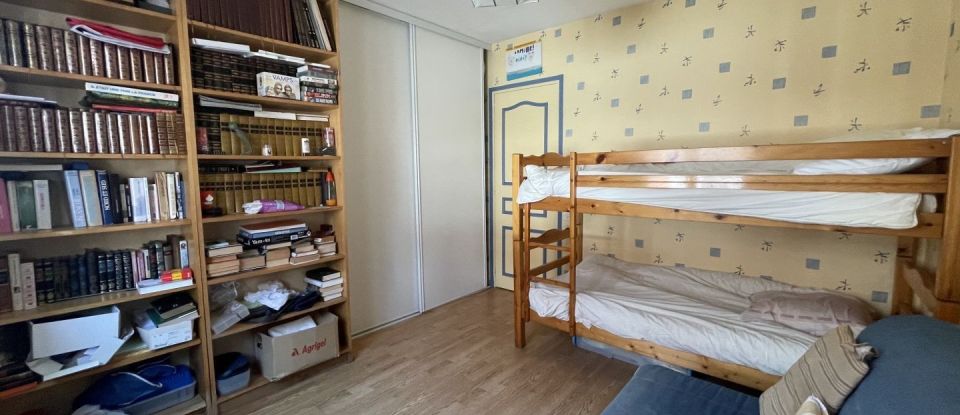 House 4 rooms of 102 m² in Neuville-en-Ferrain (59960)