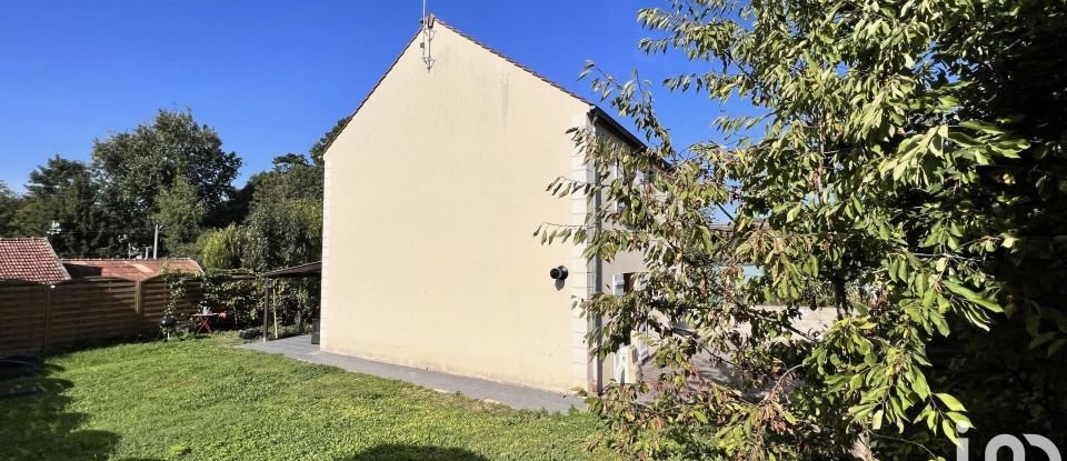 House 6 rooms of 103 m² in Chauconin-Neufmontiers (77124)