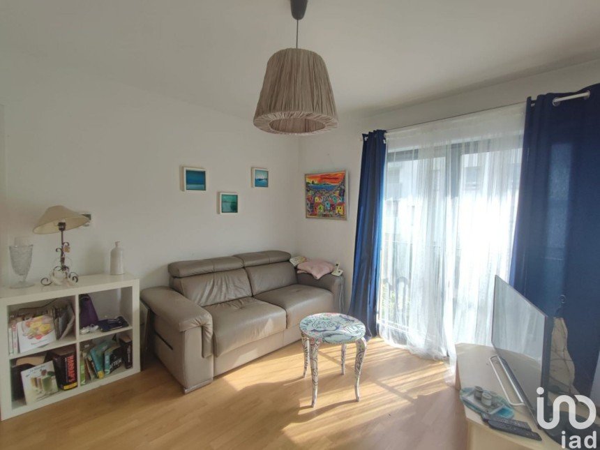 Apartment 2 rooms of 42 m² in Les Pavillons-sous-Bois (93320)