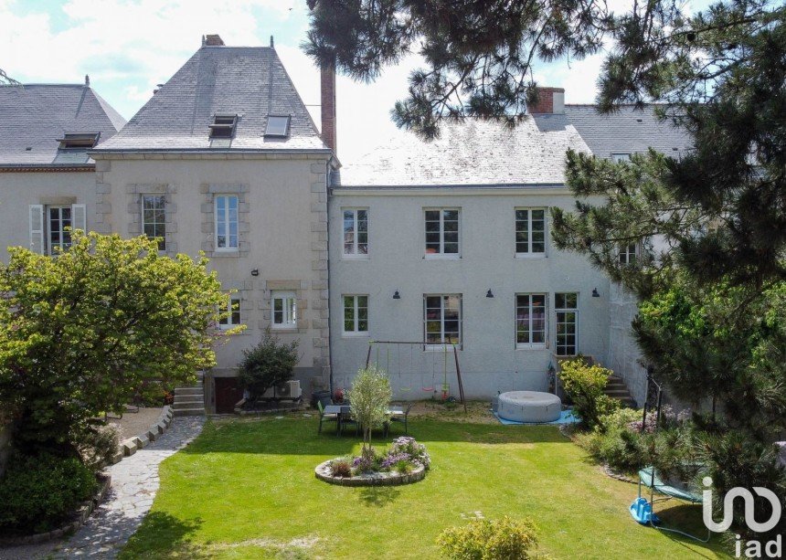 House 10 rooms of 236 m² in Les Lucs-sur-Boulogne (85170)