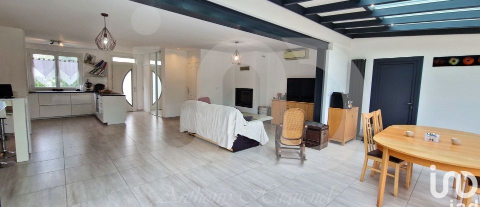 House 6 rooms of 124 m² in Villeneuve-le-Comte (77174)
