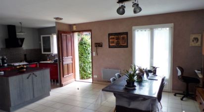 House 4 rooms of 80 m² in Varzay (17460)