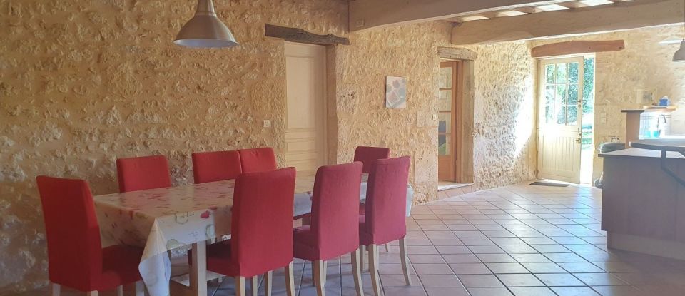 House 7 rooms of 205 m² in Doulezon (33350)