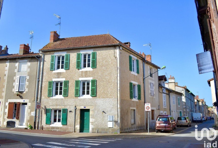 Maison 4 pièces de 100 m² à Montmorillon (86500)