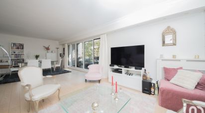 Apartment 5 rooms of 120 m² in Paris (75116)