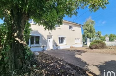 House 5 rooms of 140 m² in Parthenay (79200)