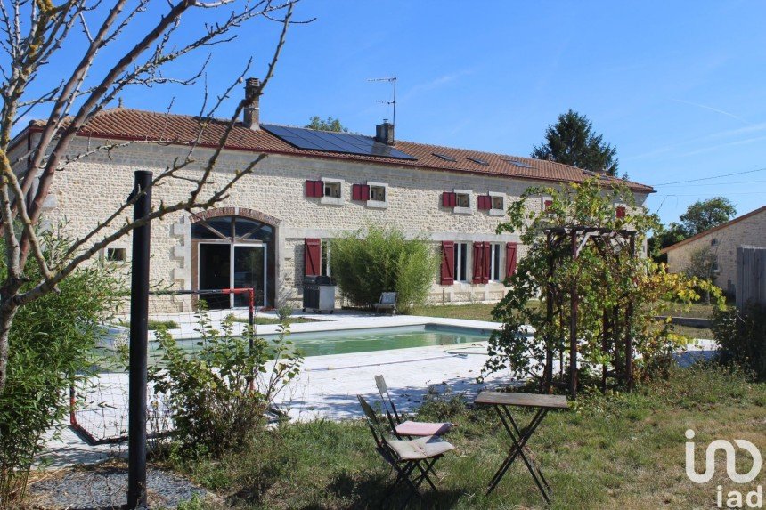 House 7 rooms of 250 m² in Auge-Saint-Médard (16170)