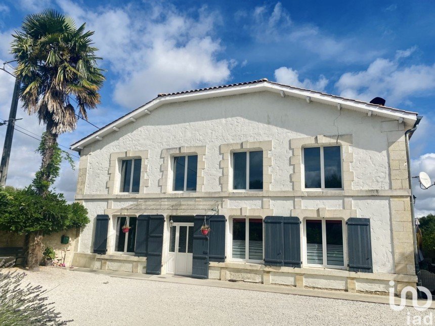 House 3 rooms of 137 m² in Chevanceaux (17210)
