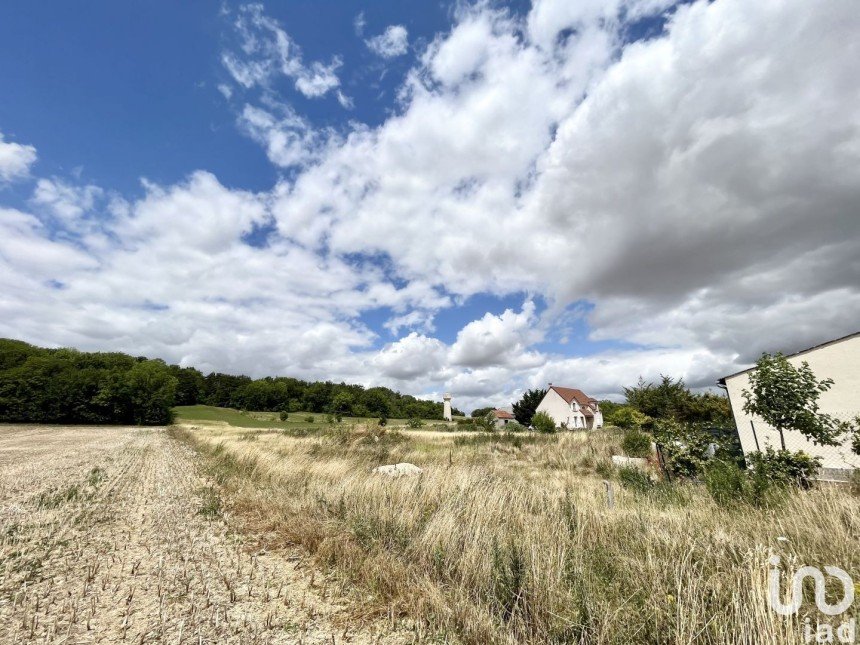 Land of 3,228 m² in Puiseaux (45390)