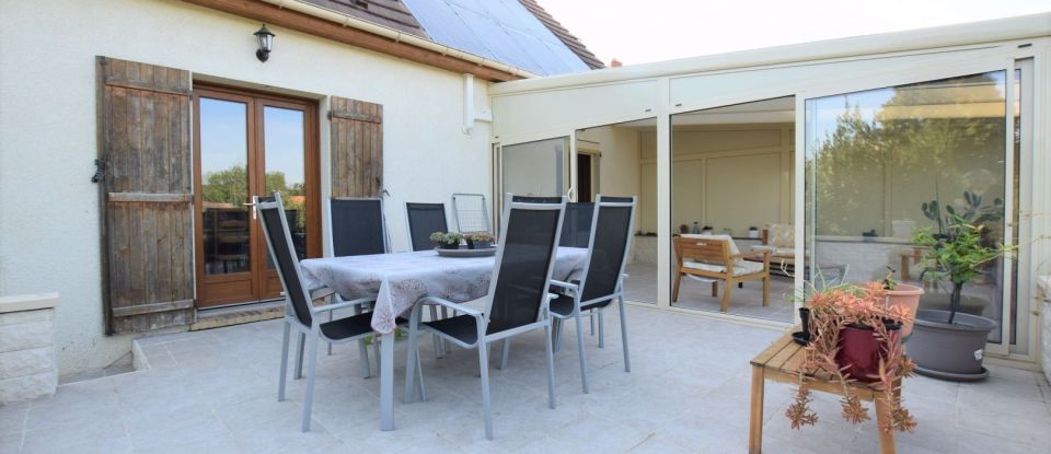 House 5 rooms of 106 m² in D'Huison-Longueville (91590)