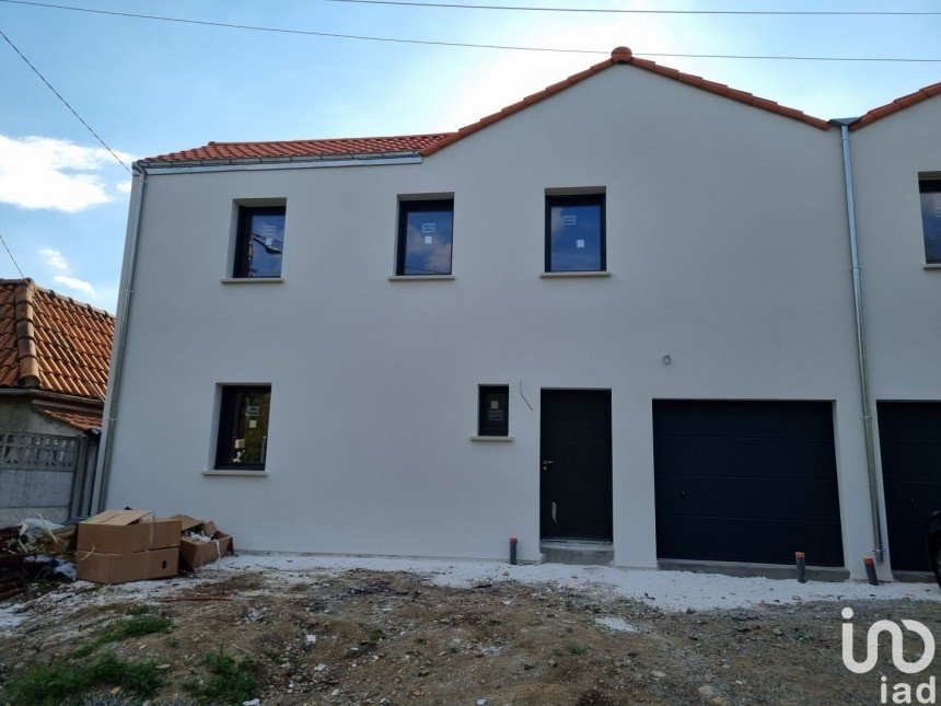 House 5 rooms of 123 m² in Rezé (44400)