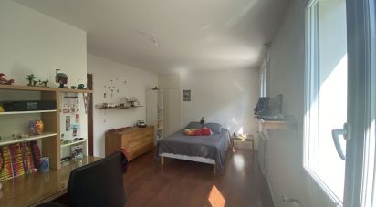 House 7 rooms of 163 m² in Saint-Médard-en-Jalles (33160)