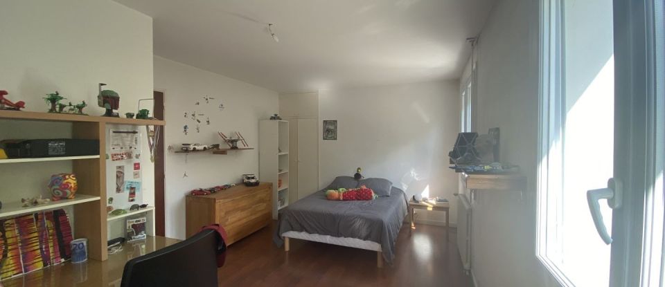 House 7 rooms of 163 m² in Saint-Médard-en-Jalles (33160)