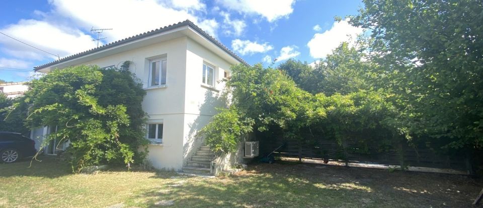 Maison 7 pièces de 163 m² à Saint-Médard-en-Jalles (33160)